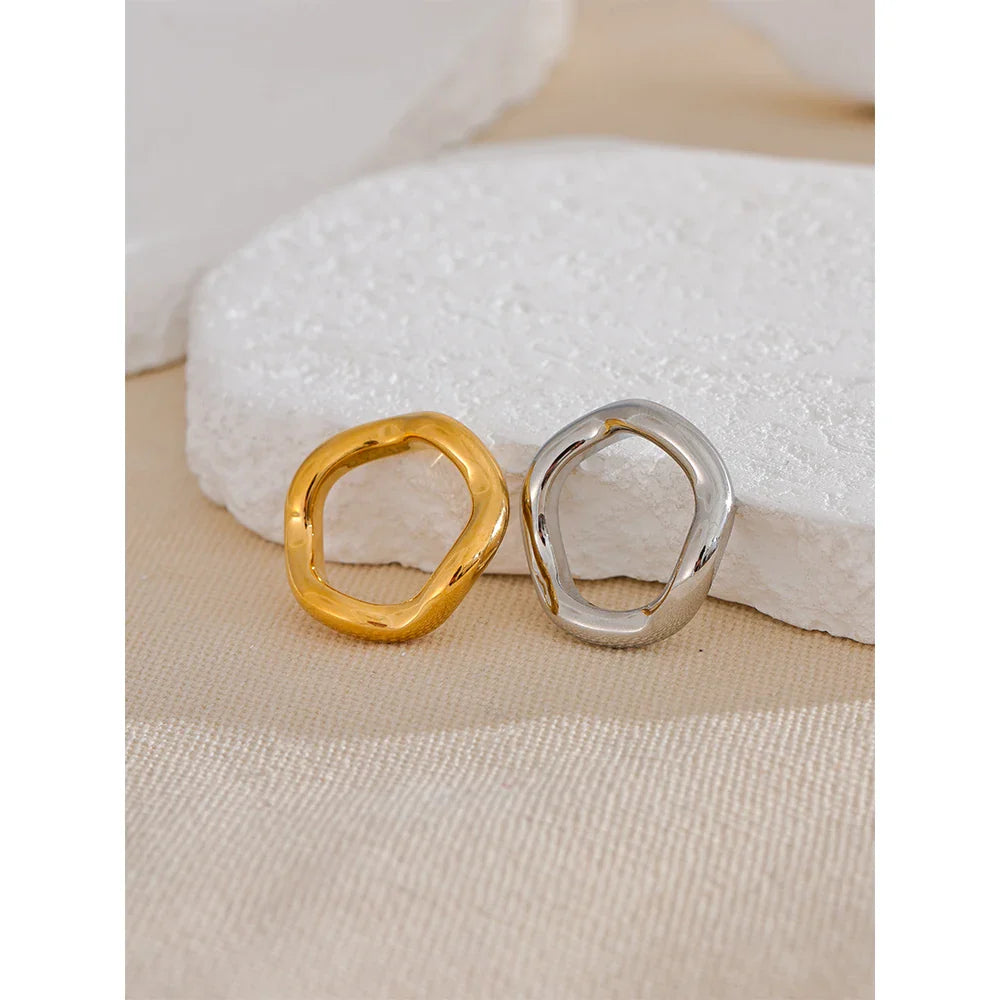 Gold twist ring