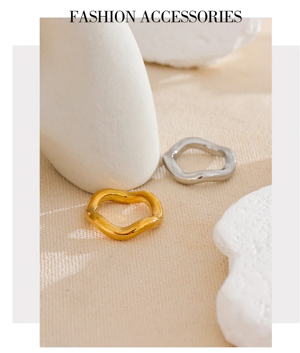 Gold twist ring