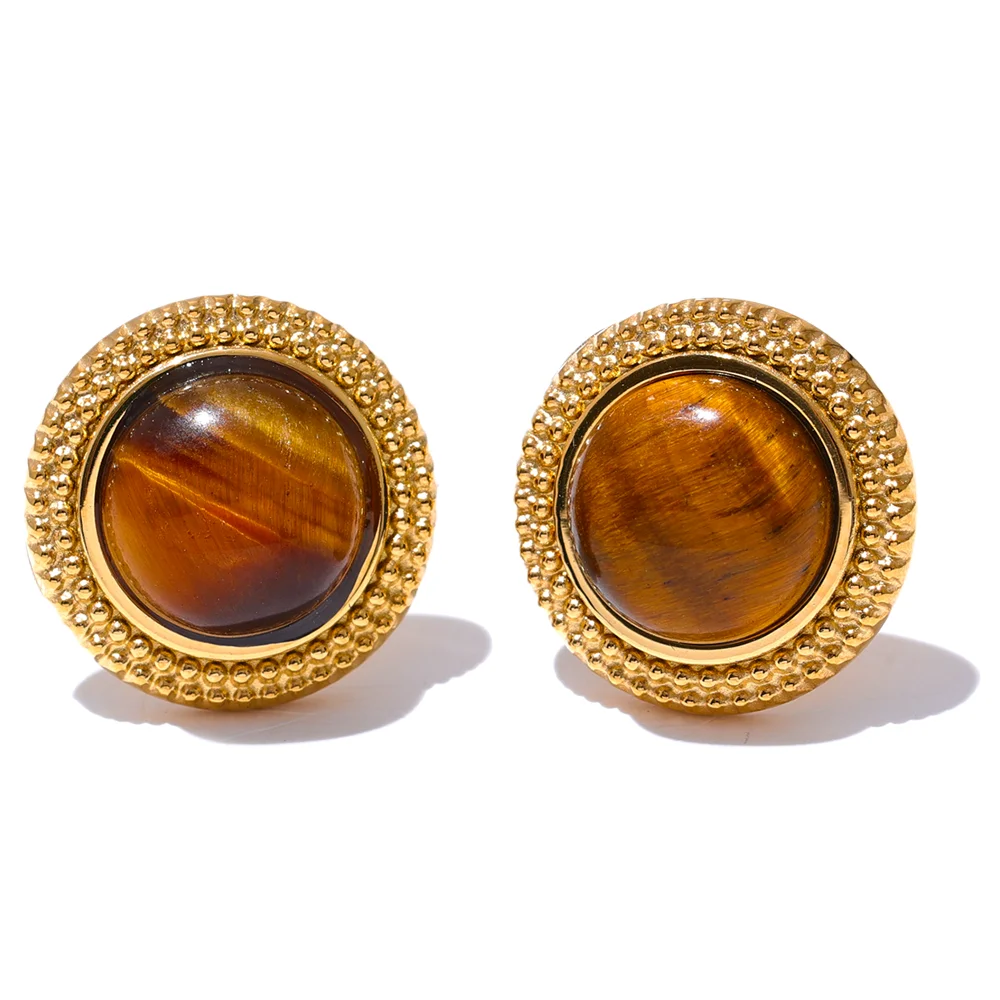 Stud earrings stone