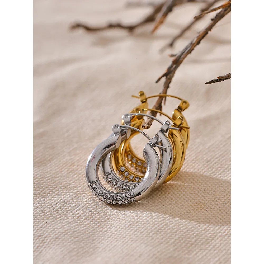 Round earrings