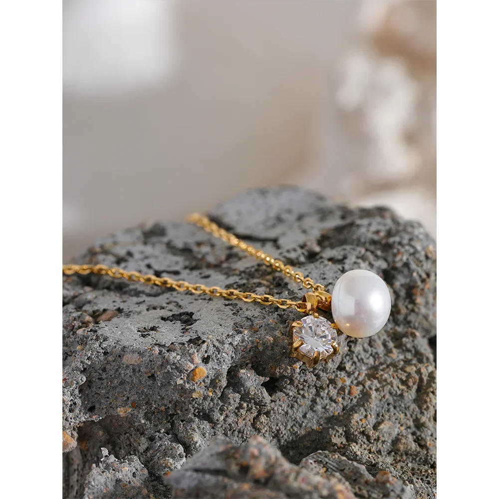 Pearl Pendant Necklace